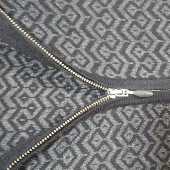 ASPEN PULLOVER SWEATER SIZE 1X IN A BEAUTIFUL BLACK AND GRAY - Picture 6 of 7